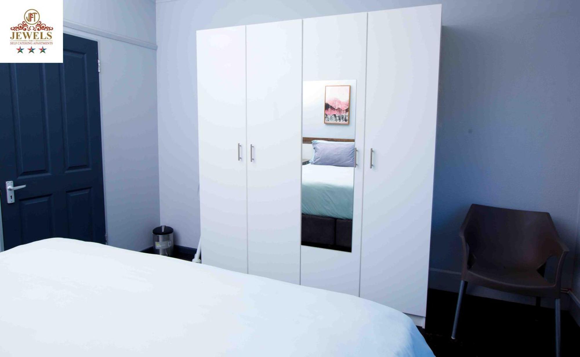 Jft Self Catering Units Bed & Breakfast East London Exterior photo